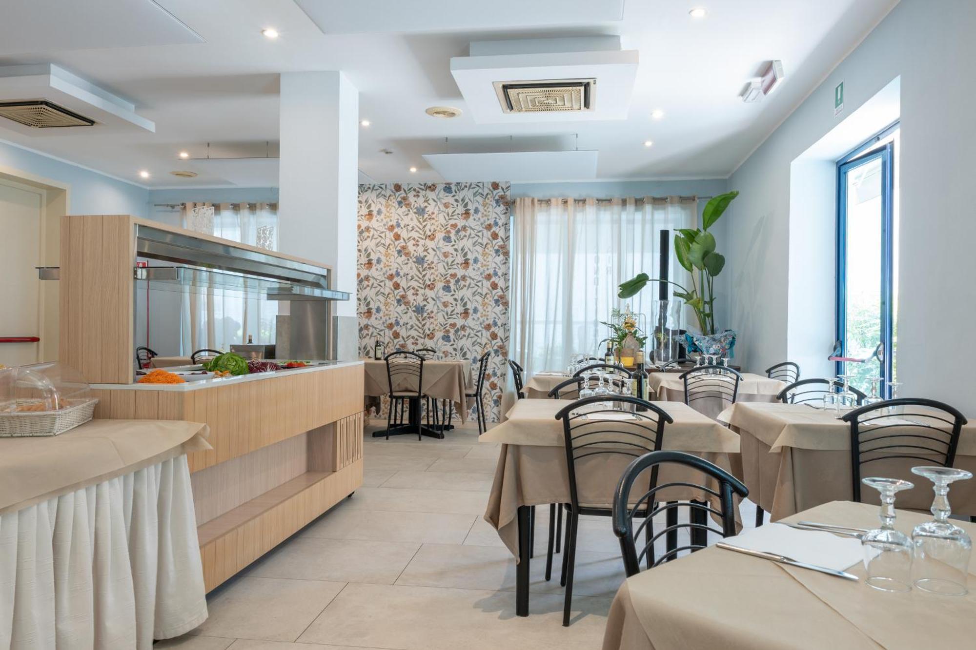 Hotel Thea Μπελάρια-Ιτζέα Μαρίνα Εξωτερικό φωτογραφία