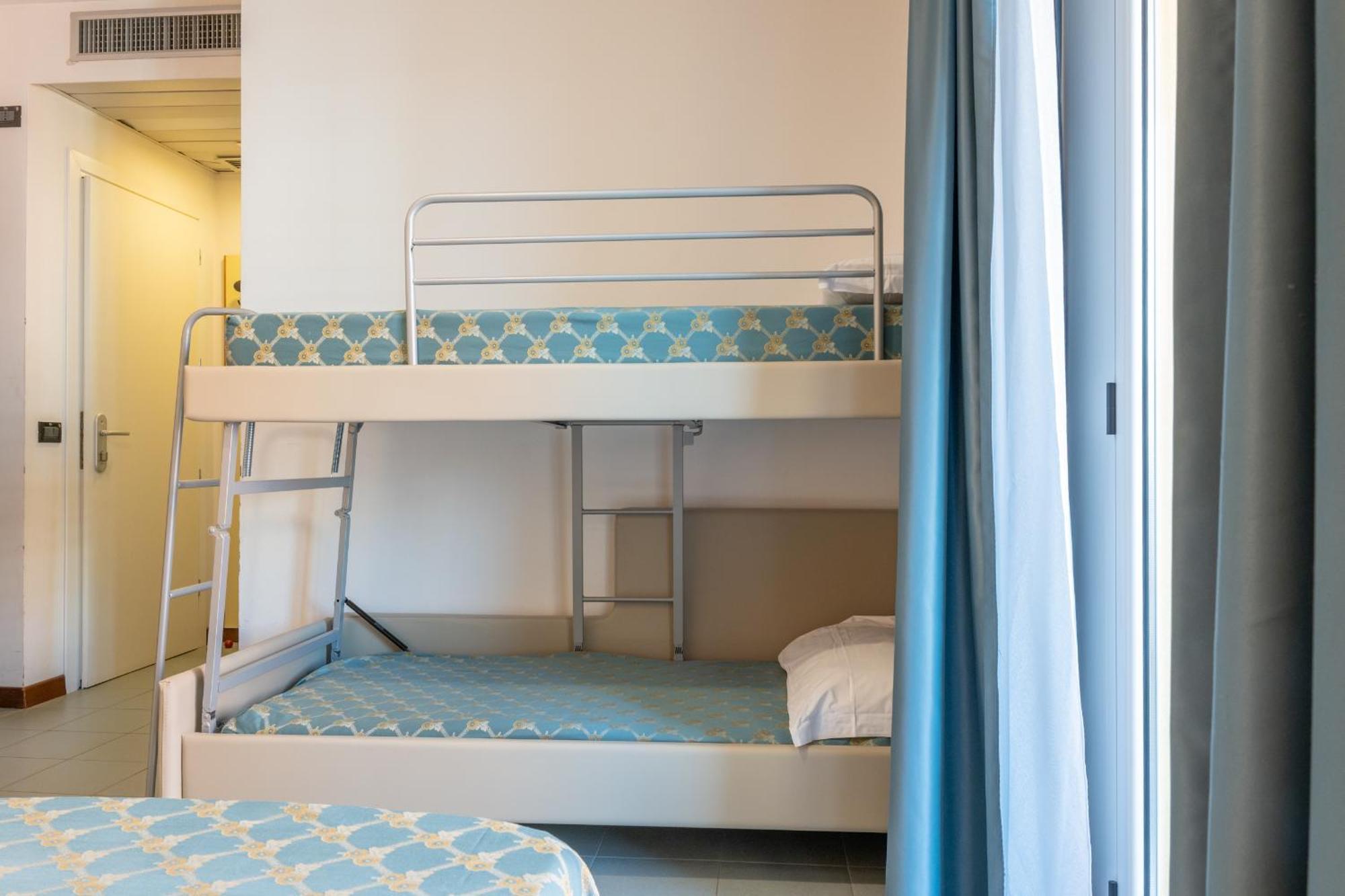 Hotel Thea Μπελάρια-Ιτζέα Μαρίνα Εξωτερικό φωτογραφία