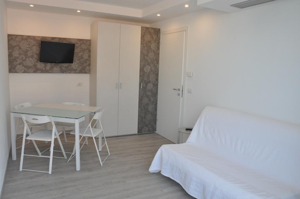 Hotel Thea Μπελάρια-Ιτζέα Μαρίνα Εξωτερικό φωτογραφία